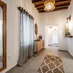 Yria Traditional House Holiday home *