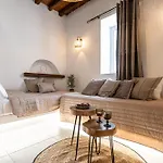 Yria Traditional House Holiday home