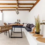 Yria Traditional House Vivlos