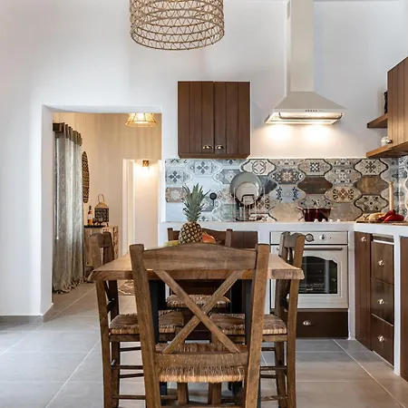 Yria Traditional House Holiday home *