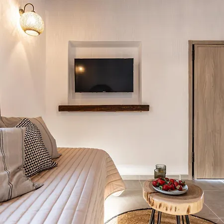 Yria Traditional House Holiday home *