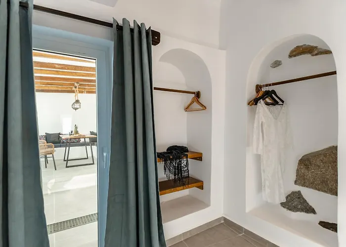 Yria Traditional House Holiday home *