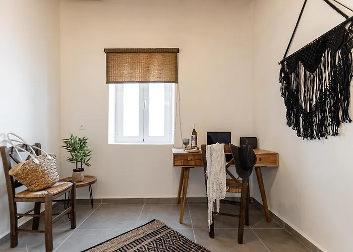Yria Traditional House Holiday home