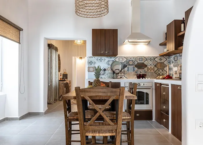 Yria Traditional House Holiday home *