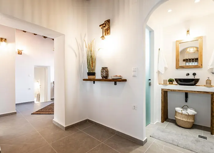 Yria Traditional House Holiday home *